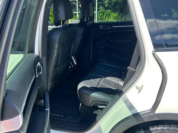 2012 Porsche Cayenne 4 DOOR SUV Carousel 15