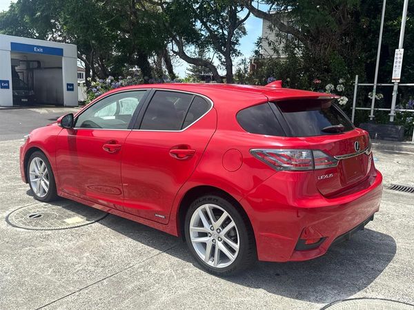2017 Lexus CT 200h Carousel 6