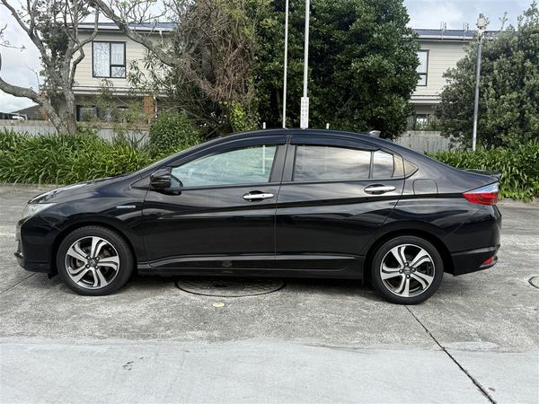 2015 Honda Grace HYBRID Carousel 3
