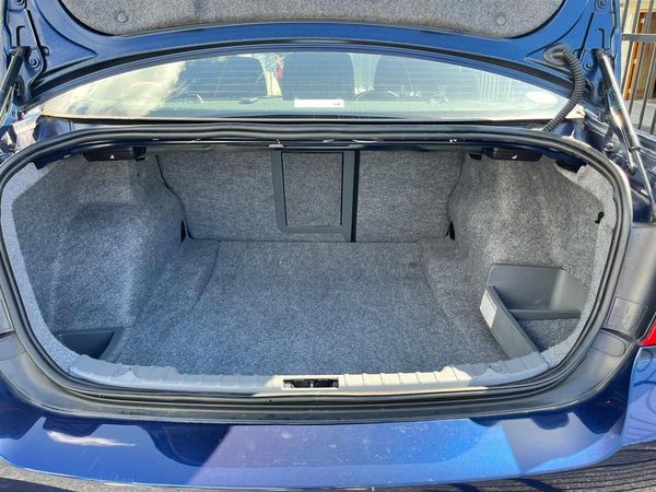 2010 BMW 320i Carousel 10