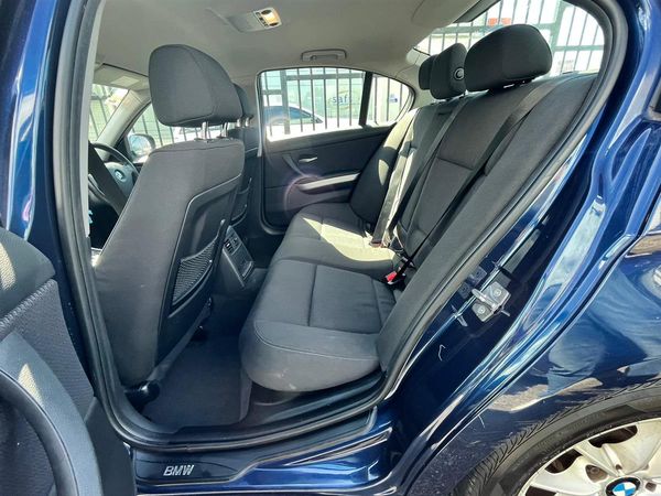 2010 BMW 320i Carousel 8