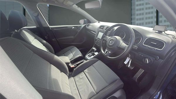 2010 Volkswagen Golf Carousel 9