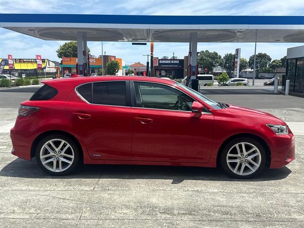 2017 Lexus CT 200h Carousel 4