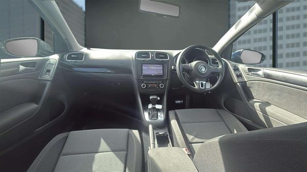 2010 Volkswagen Golf Carousel 10
