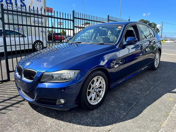 2010 BMW 320i Carousel 3