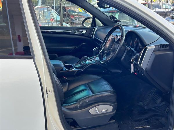 2012 Porsche Cayenne 4 DOOR SUV Carousel 13