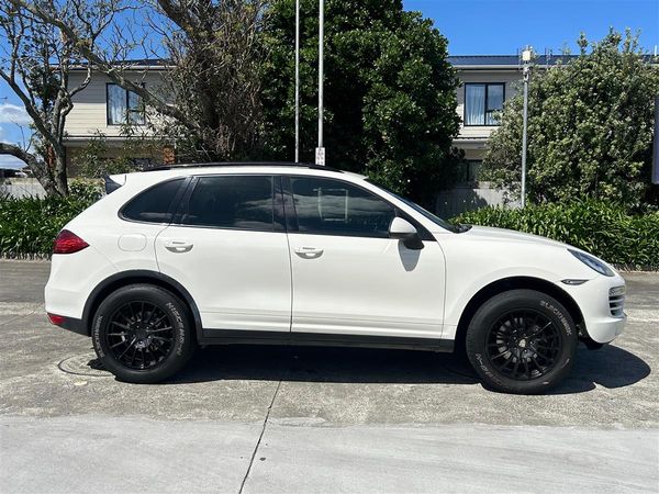 2012 Porsche Cayenne 4 DOOR SUV Carousel 3