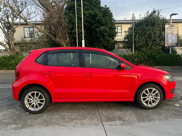 2011 Volkswagen Polo Carousel 5