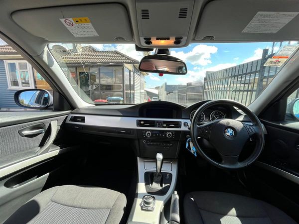 2010 BMW 320i Carousel 9