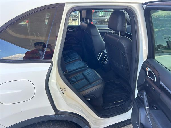 2012 Porsche Cayenne 4 DOOR SUV Carousel 12