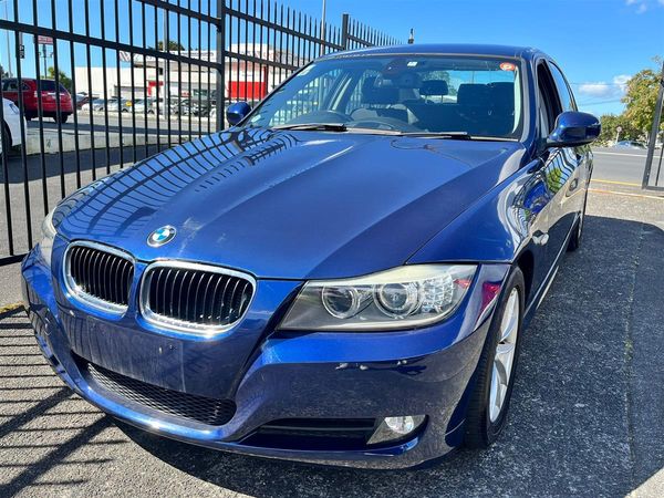 2010 BMW 320i Carousel 1