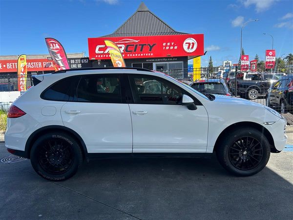 2012 Porsche Cayenne 4 DOOR SUV Carousel 5