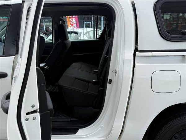 2018 Toyota Hilux S TD DC 2.8D/5MT/UT Carousel 13