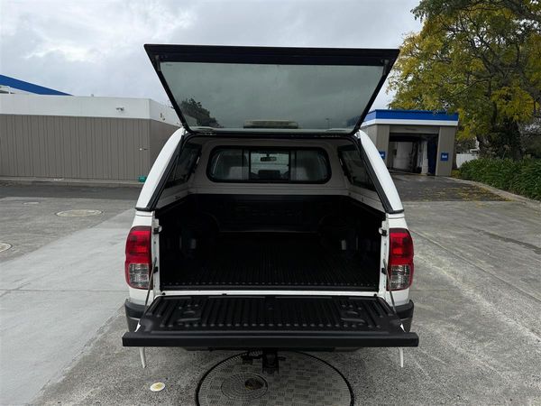 2018 Toyota Hilux S TD DC 2.8D/5MT/UT Carousel 8