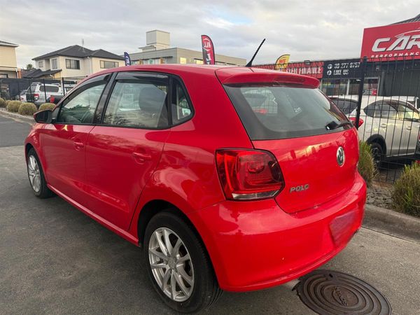 2011 Volkswagen Polo Carousel 4