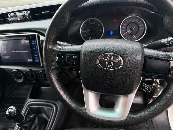 2018 Toyota Hilux S TD DC 2.8D/5MT/UT Carousel 14