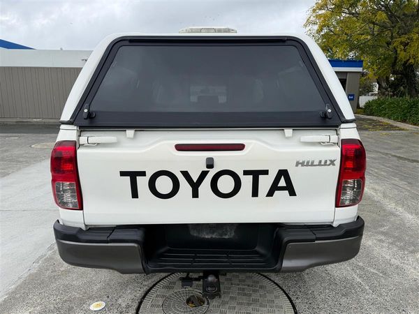 2018 Toyota Hilux S TD DC 2.8D/5MT/UT Carousel 7