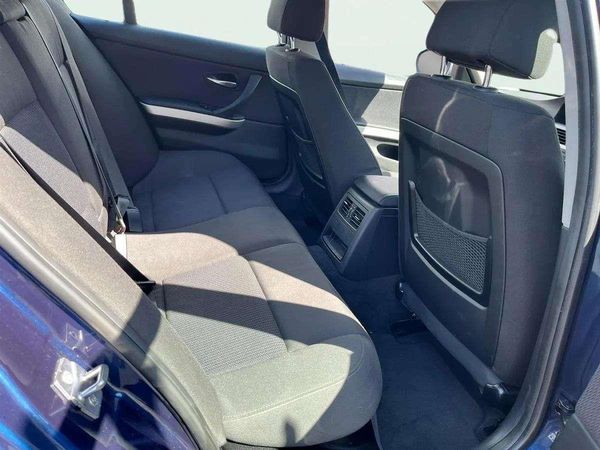 2010 BMW 320i Carousel 8