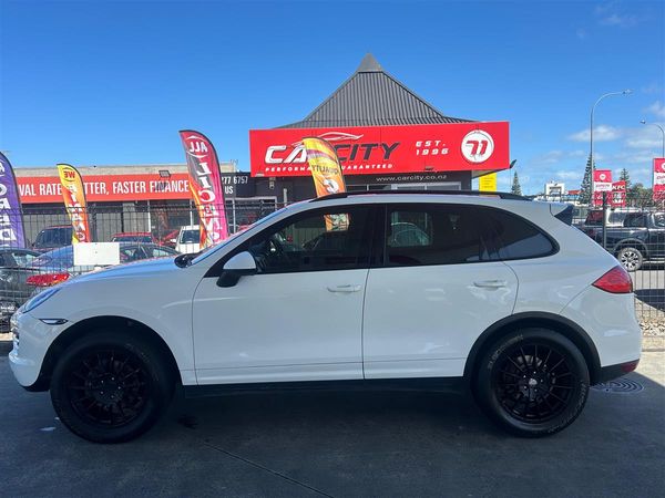 2012 Porsche Cayenne 4 DOOR SUV Carousel 2