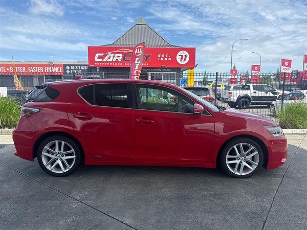 2017 Lexus CT 200h Carousel 3