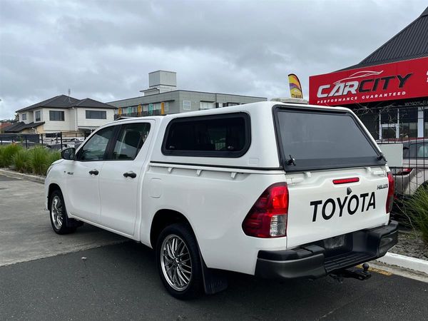 2018 Toyota Hilux S TD DC 2.8D/5MT/UT Carousel 5