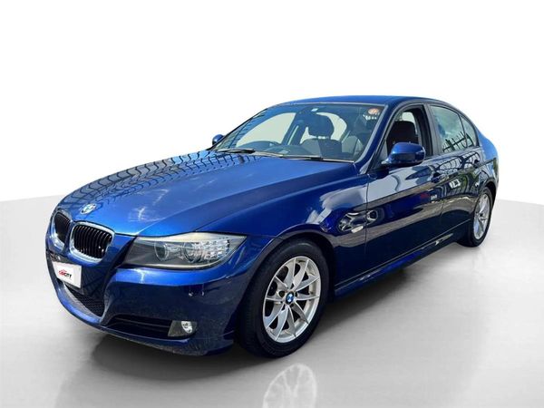 2010 BMW 320i Carousel 1