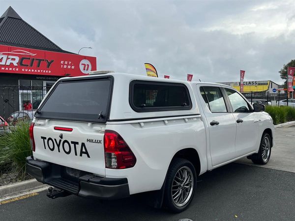 2018 Toyota Hilux S TD DC 2.8D/5MT/UT Carousel 4