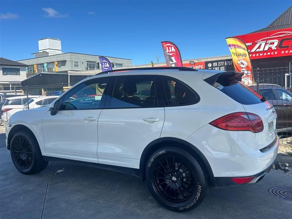 2012 Porsche Cayenne 4 DOOR SUV Carousel 7