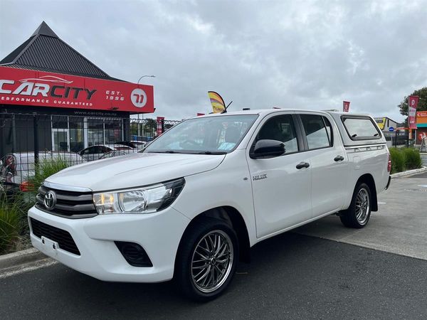 2018 Toyota Hilux S TD DC 2.8D/5MT/UT Carousel 1