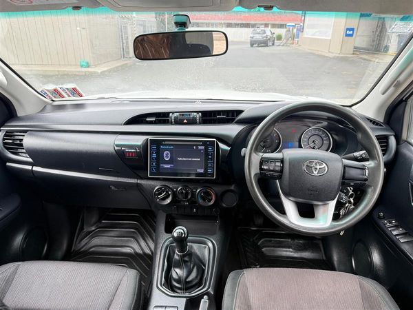 2018 Toyota Hilux S TD DC 2.8D/5MT/UT Carousel 9