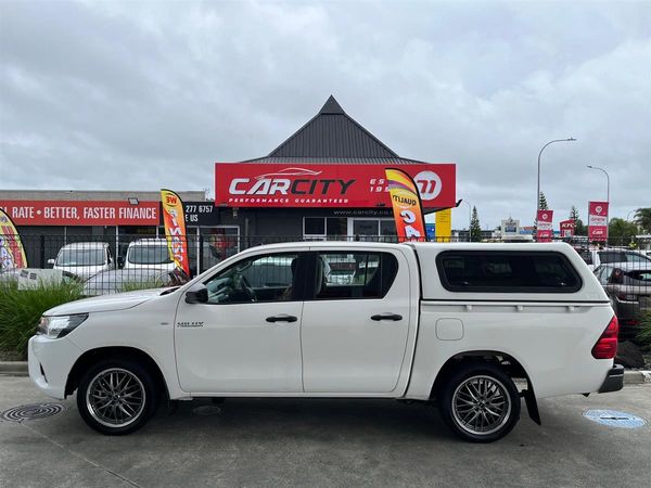 2018 Toyota Hilux S TD DC 2.8D/5MT/UT Carousel 3
