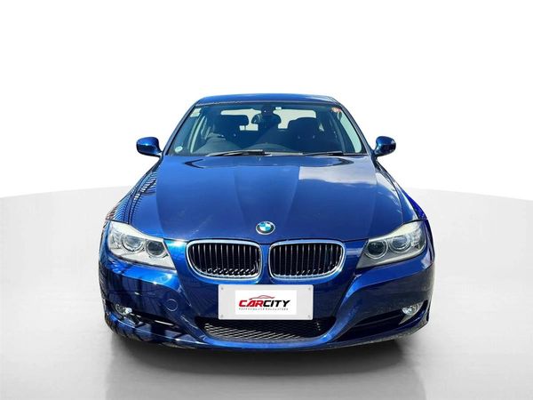 2010 BMW 320i Carousel 4