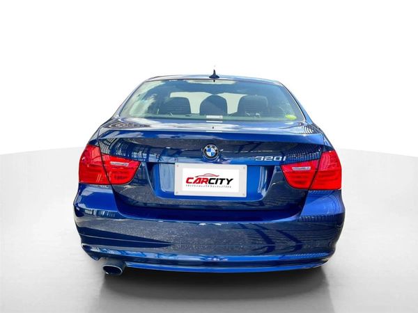 2010 BMW 320i Carousel 5