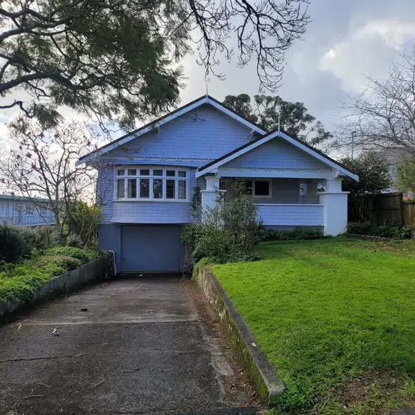 4 bedroom 1.5 bathrooms plus large lounge dining and emormous garage h