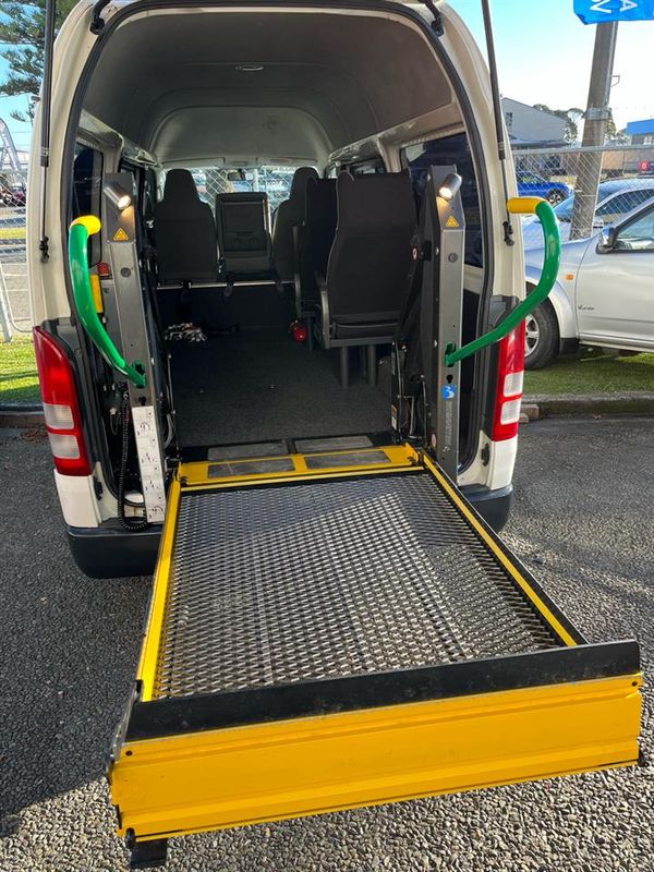 2004 Toyota REGIUS ACE Carousel 9