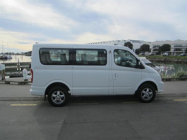 2017 LDV V80 11 seater Mimibus 2.5 Auto Carousel 9