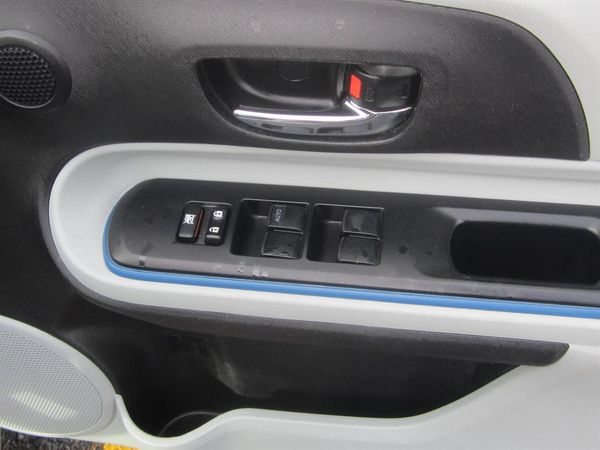 2014 Toyota Prius C Hybrid NZ new Carousel 16