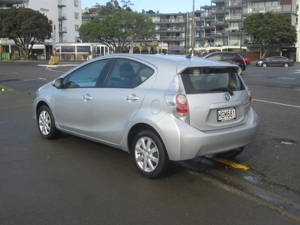 2014 Toyota Prius C Hybrid NZ new Carousel 9