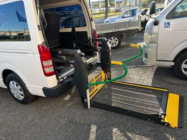 2004 Toyota REGIUS ACE Carousel 8