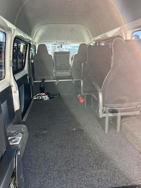 2004 Toyota REGIUS ACE Carousel 6