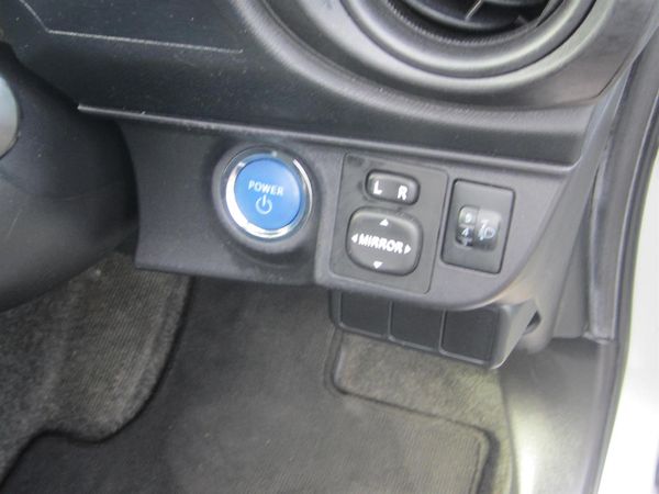 2014 Toyota Prius C Hybrid NZ new Carousel 1