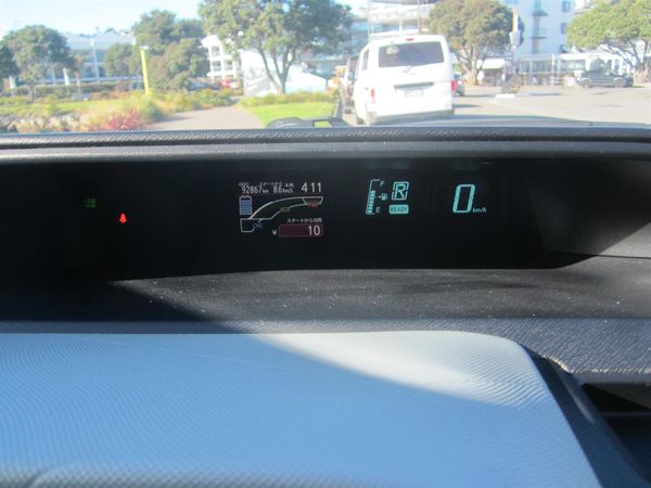 2014 Toyota AQUA Hybrid Low Kms Carousel 2
