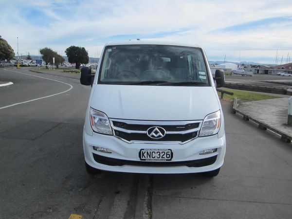 2017 LDV V80 11 seater Mimibus 2.5 Auto Carousel 4