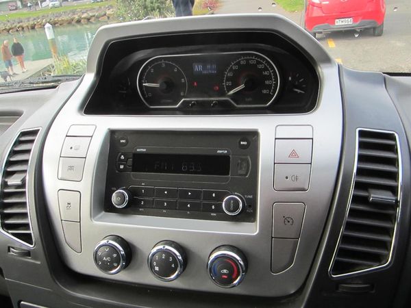 2017 LDV V80 11 seater Mimibus 2.5 Auto Carousel 2