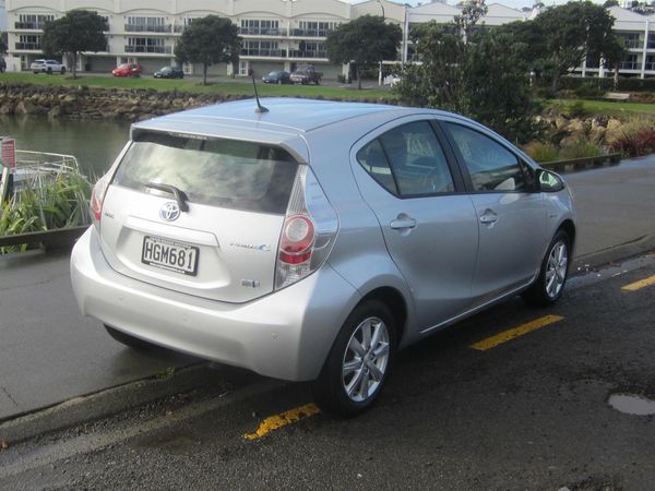 2014 Toyota Prius C Hybrid NZ new Carousel 11