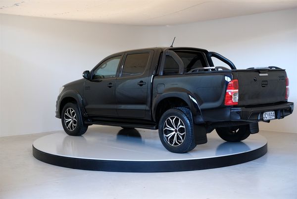 2015 Toyota hilux SR5TDDC 3.0D/4WD/5AT Carousel 13