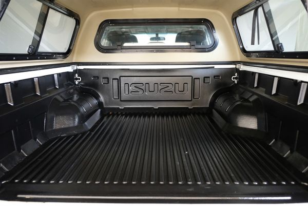 2012 izuzu D-Max LS Carousel 6