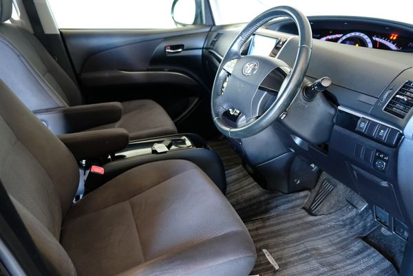 2015 Toyota Estima Carousel 1