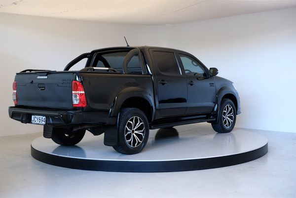 2015 Toyota hilux SR5TDDC 3.0D/4WD/5AT Carousel 11