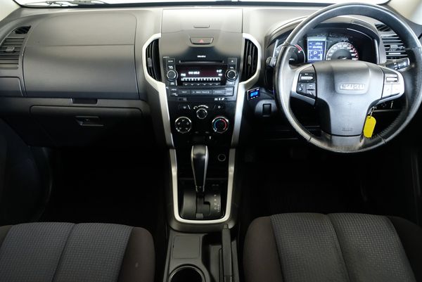 2012 izuzu D-Max LS Carousel 8